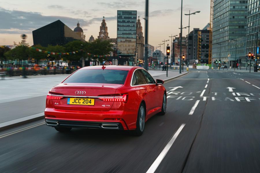  Audi A6 40 TDI S-Line (C8) 2018 года  (UK) (фото 6 из 40)
